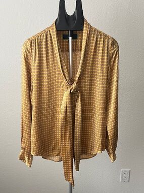 C. Wonder 100% Silk Tie Neck Blouse Size L Yellow Geometric Chain Link Bow Top
